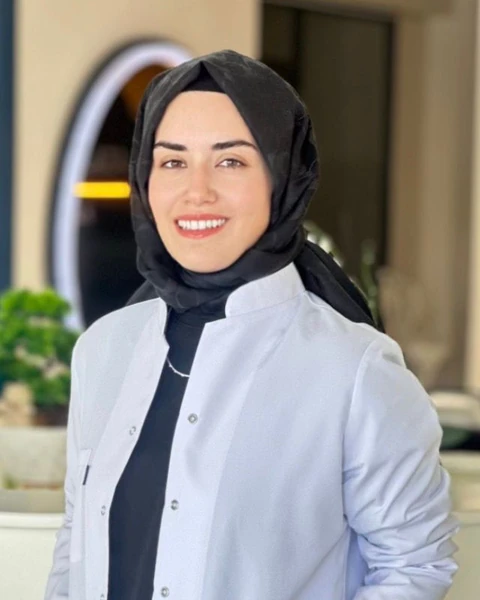 Dt. Ayşe Beyza Karslı Çevik